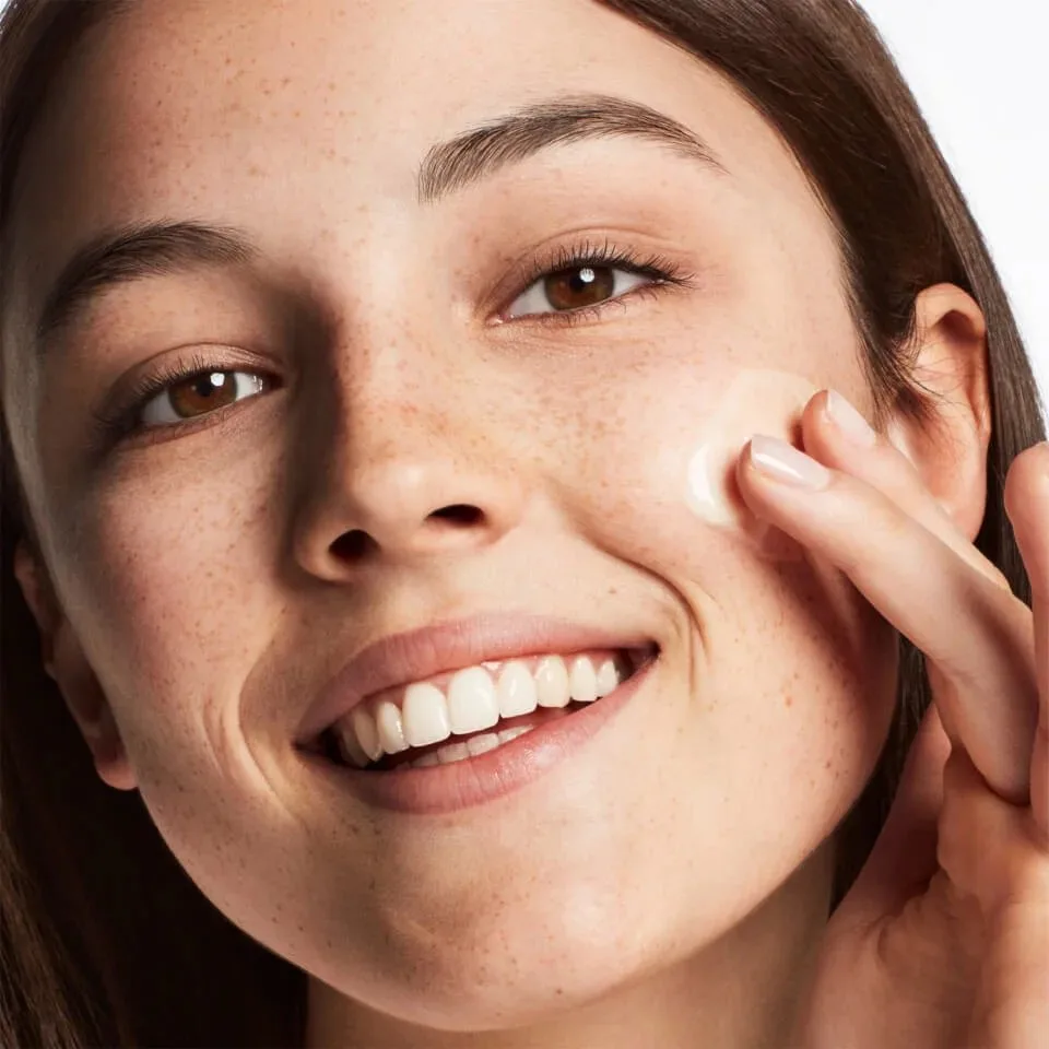 جل ترطيب كلينيك 125 مل – ترطيب خفيف وخالٍ من الزيوت للبشرة الدهنية والمختلطة - الصورة 2